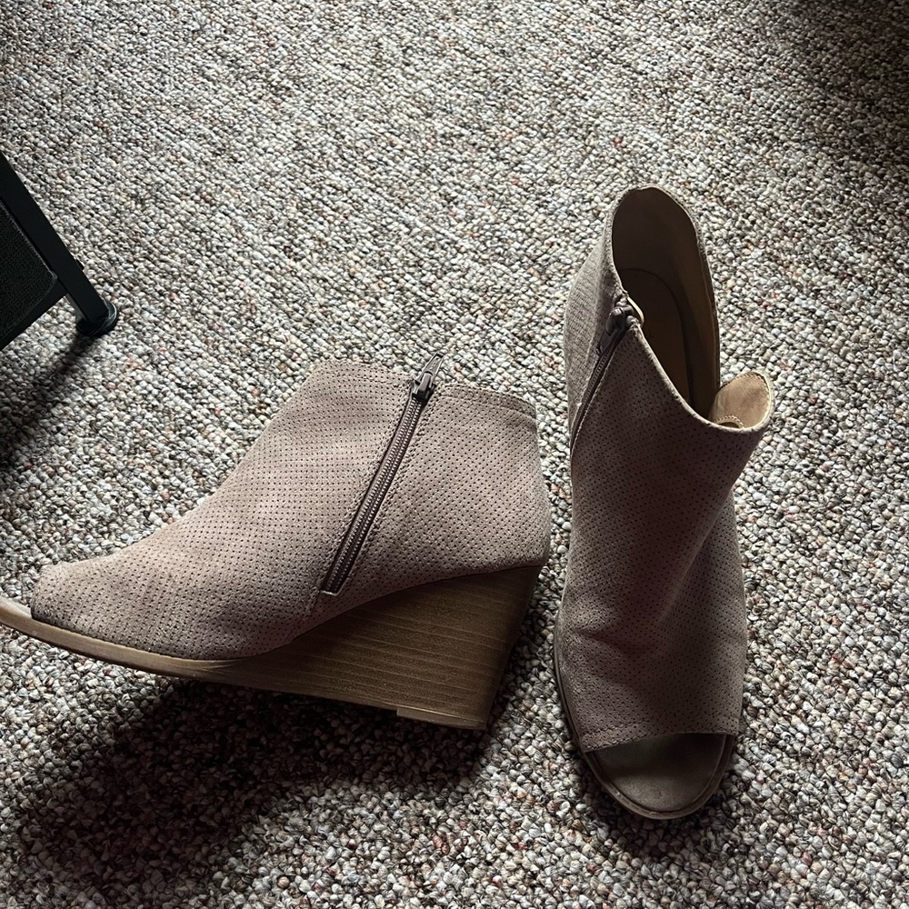 brown wedges